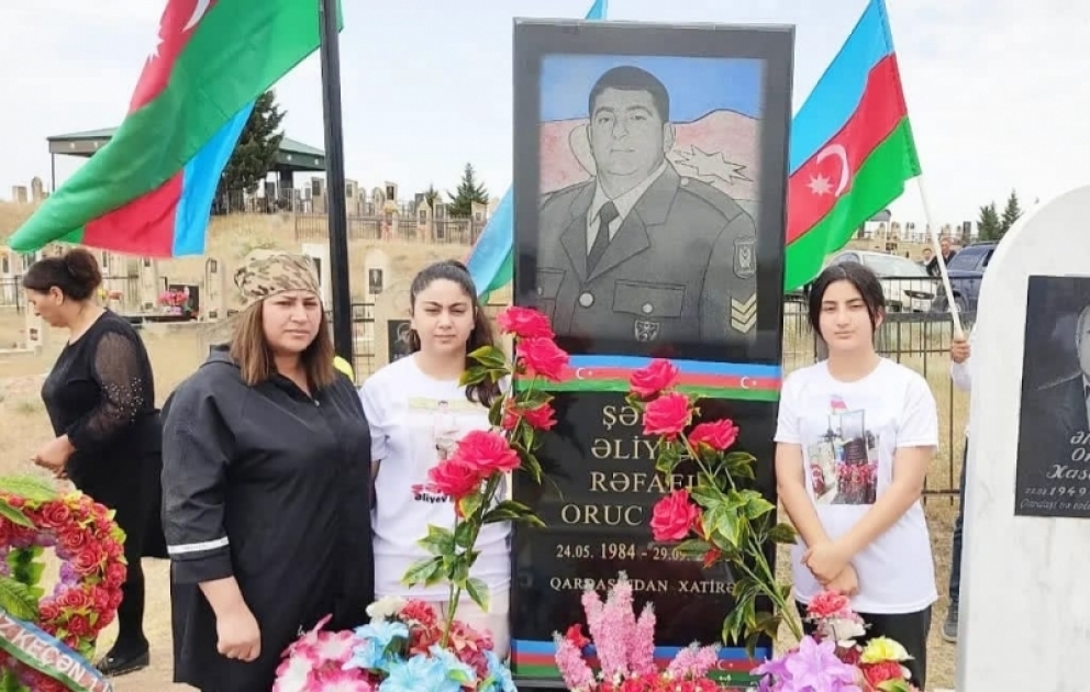 Şəhid Rəfail Əliyevin təltif edildiyi medal övladına təqdim olunub VİDEO