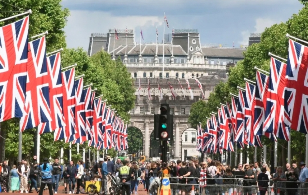 Londonda Kraliça II Elizabetin hakimiyyətinin 70-ci ildönümü şərəfinə parad keçirilir VİDEO