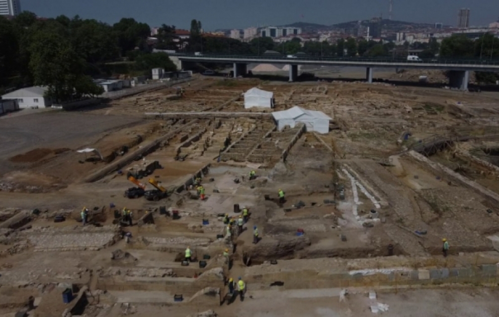 İstanbulda qazıntı işləri zamanı çox sayda tarixi əsər tapılıb VİDEO