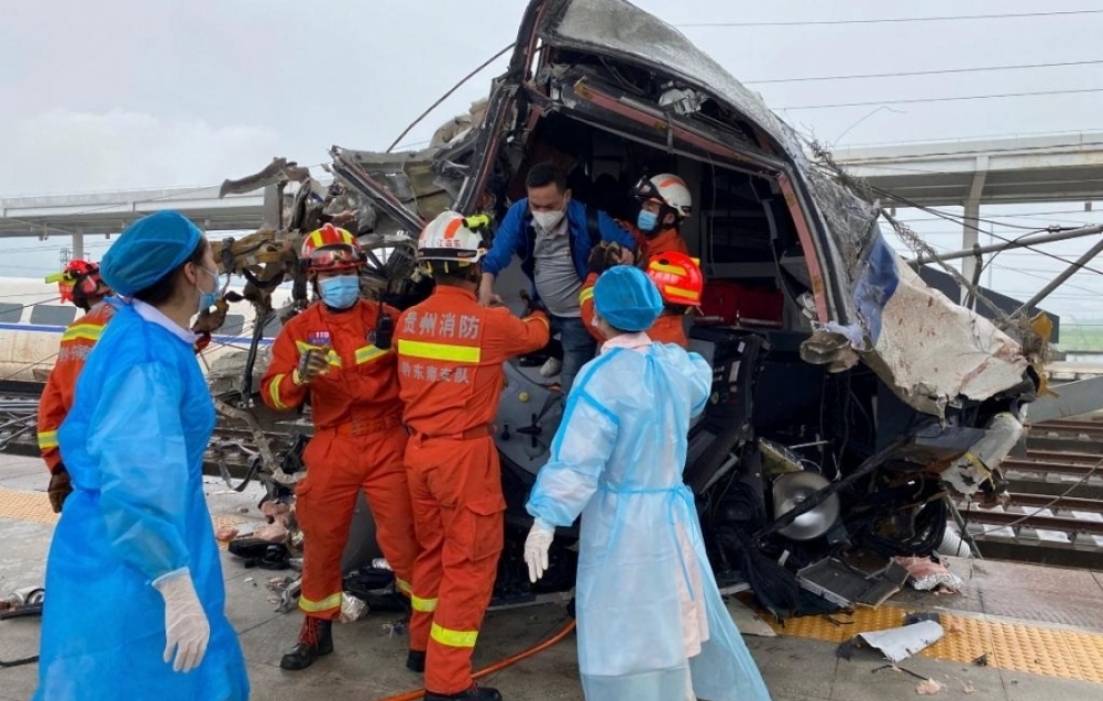 1 dead, 8 injured after bullet train derails in SW China VIDEO