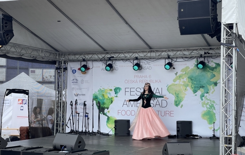 Aserbaidschan erstmals auf “Festival der Botschaften” in Prag vertreten VIDEO