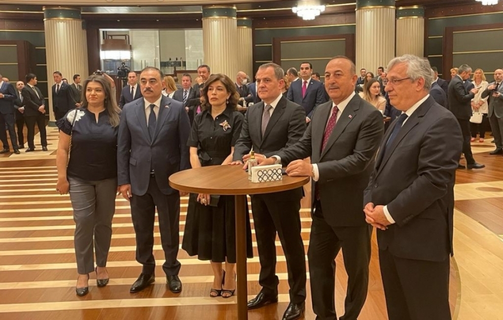 Türkiyənin qardaş və dost ölkələrlə diplomatik münasibətlərinin qurulmasının otuzuncu ildönümünə həsr olunan rəsmi qəbul keçirilib VİDEO