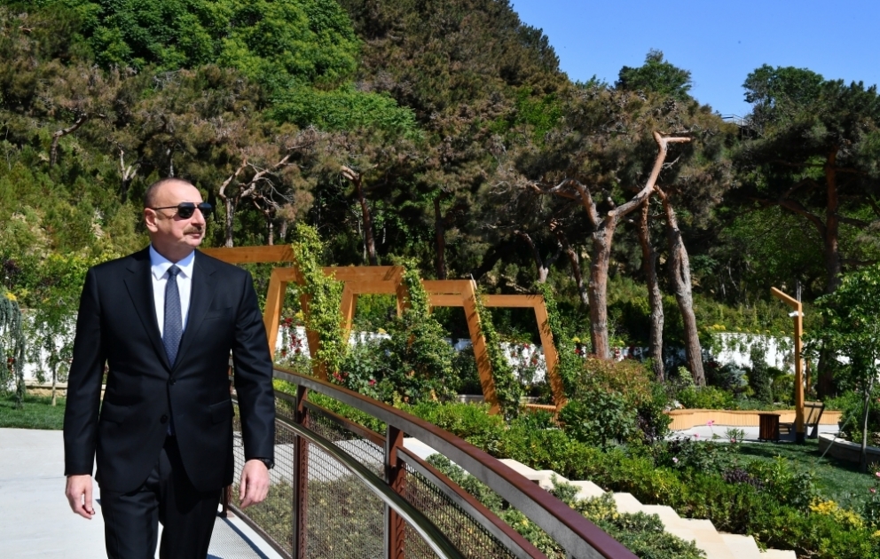 Le président Ilham Aliyev a visité le parc Tchemberekend, nouvellement construit à Bakou VIDEO