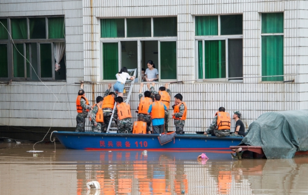 Heavy rains leave ten dead, hundreds of thousands displaced in China VIDEO