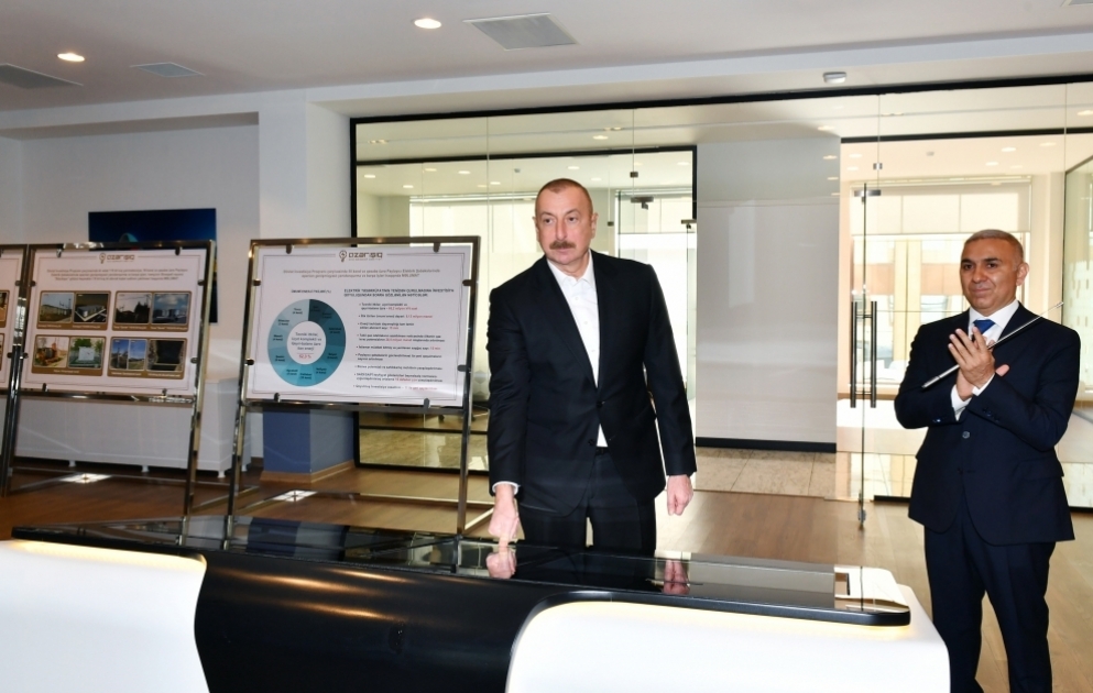 Ilham Aliyev inaugure une nouvelle sous-station électrique et le Centre de gestion général des réseaux numériques à Bakou VIDEO