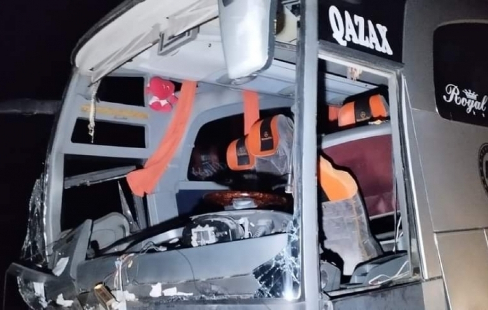Şamaxıda avtobus qəzaya uğrayıb, yaralılar var VİDEO