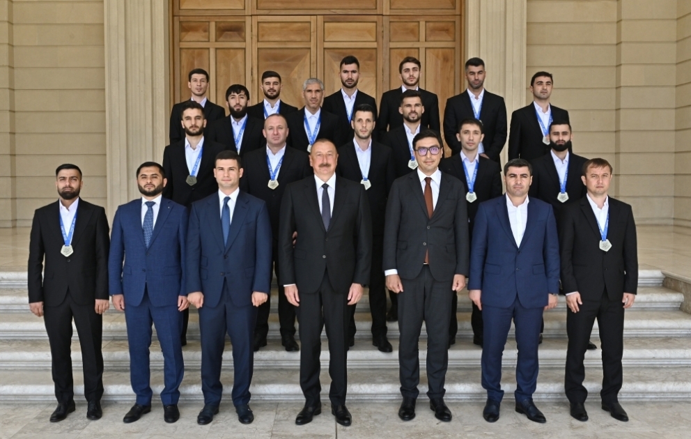 Prezident İlham Əliyev minifutbol üzrə Avropa çempionatının qalibi olan milli komandamızın üzvlərini qəbul edib YENİLƏNİB-2 VİDEO