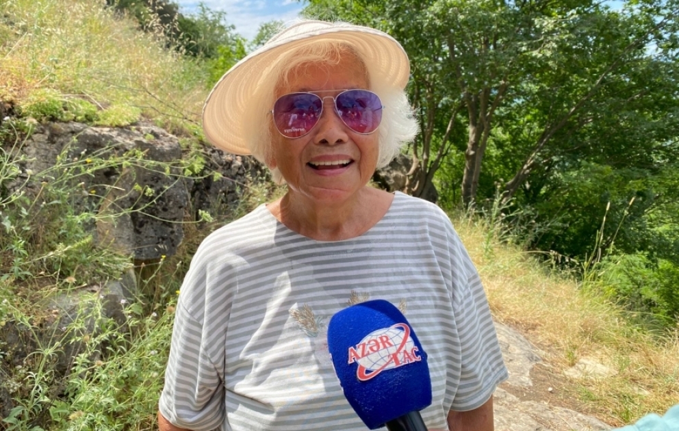 Une voyageuse américaine : Je crois que l'Azerbaïdjan va restaurer les lieux détruits VIDEO