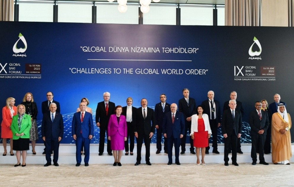 9. Globales Baku Forum zum Thema “Bedrohungen der Weltordnung“ begonnen  Präsident Ilham Aliyev hält eine Rede bei der Eröffnungsveranstaltung des Forums VIDEO