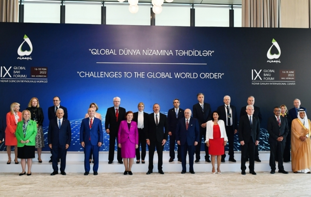 “Qlobal dünya nizamına təhdidlər” mövzusunda növbəti Qlobal Bakı Forumu işə başlayıb Azərbaycan Prezidenti İlham Əliyev Forumun açılış mərasimində nitq söyləyib YENİLƏNİB-4 VİDEO
