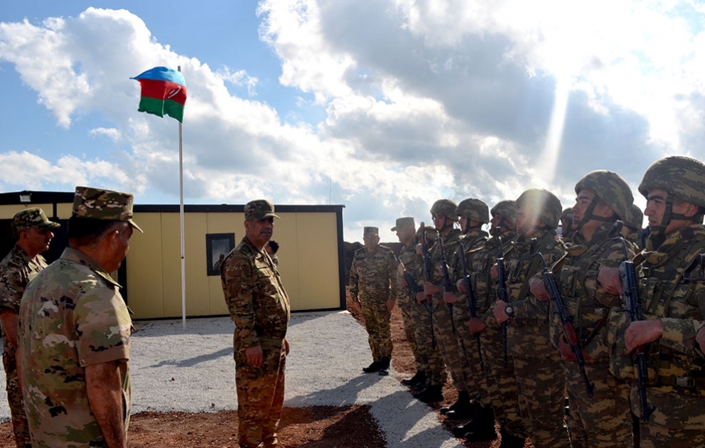 Министр обороны побывал на боевых позициях, дислоцированных на государственной границе ВИДЕО