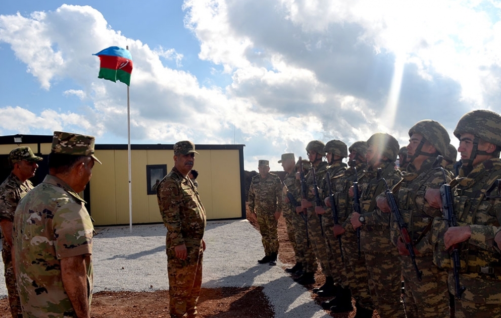 Azerbaijan’s Defense Minister visits combat positions on state border VIDEO