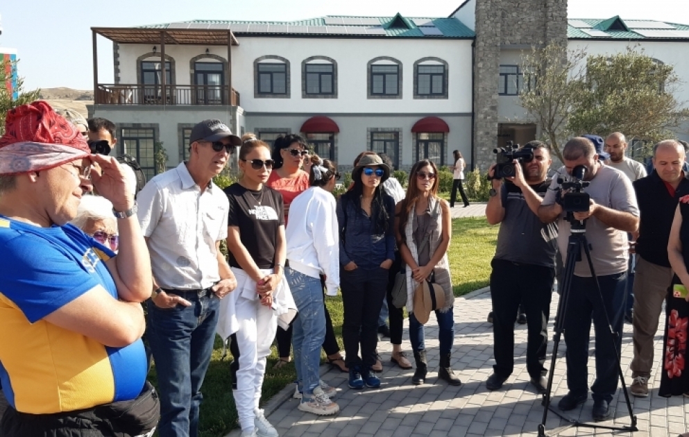 Dünya səyyahları Zəngilanda “ağıllı kənd”lə tanış olublar FOTO VİDEO