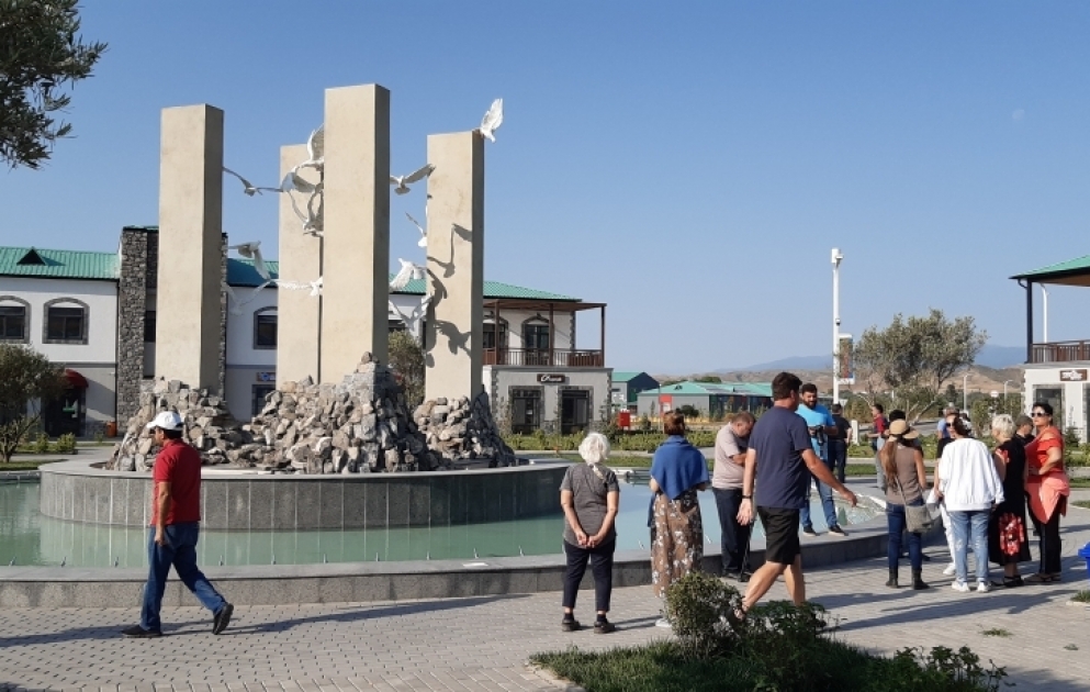 Ausländische Reisenden lernen “Smart Village“ in Region Zangilan kennen VIDEO