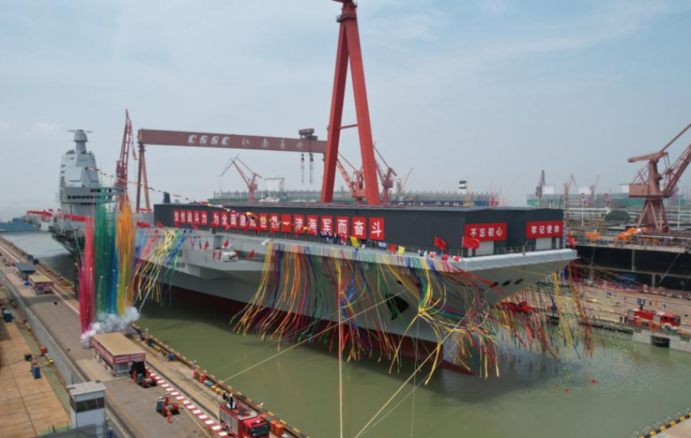 La Chine lance son troisième porte-avions VIDEO