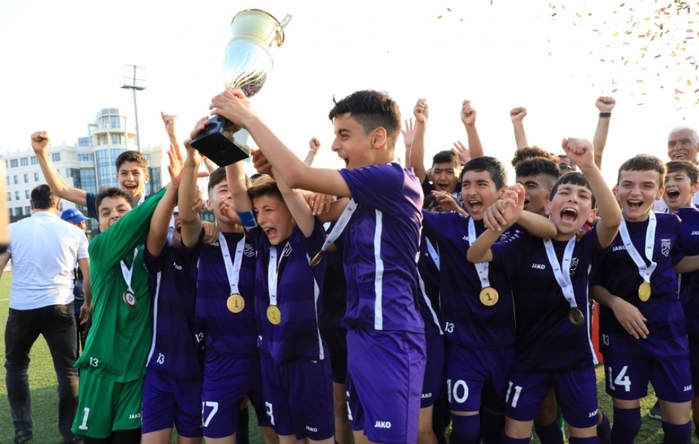 “Sumqayıt”ın U-13 komandası ölkə çempionu adını qazanıb FOTO VİDEO