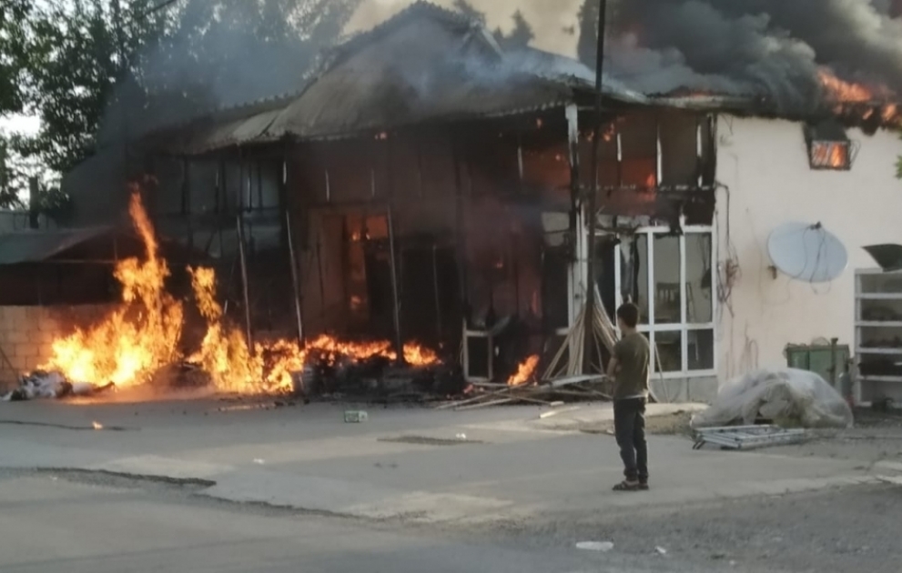 Ağdamda market yanıb VİDEO