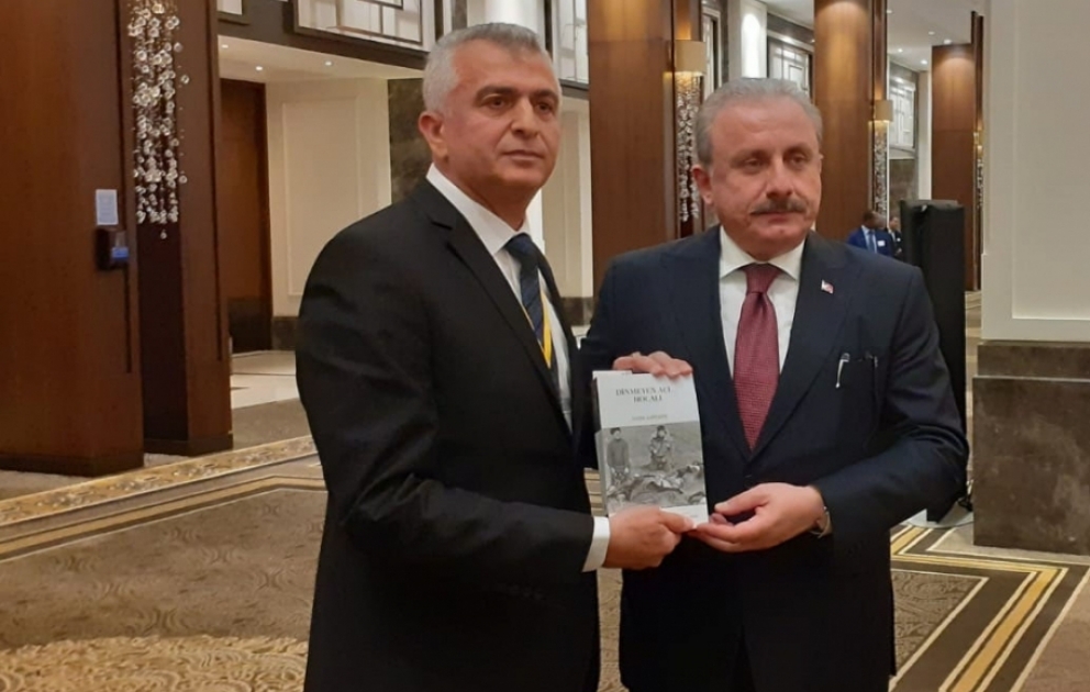AZƏRTAC-ın Türkiyə bürosunun rəhbəri “Dinməyən acı: Xocalı” elmi əsərini Türkiyə Böyük Millət Məclisinin sədrinə təqdim edib VİDEO