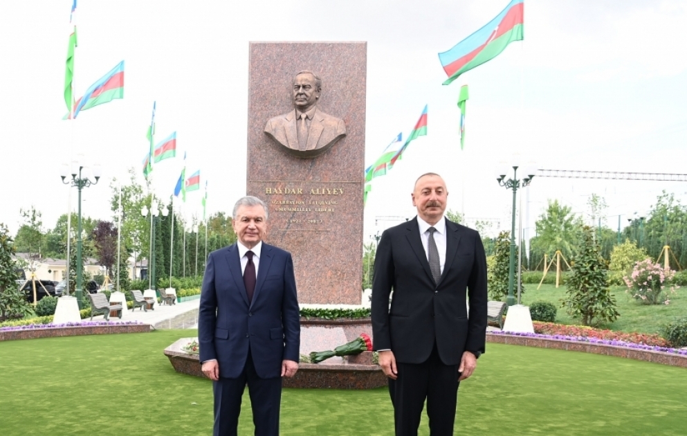 Президент Азербайджана Ильхам Алиев и Президент Узбекистана Шавкат Мирзиёев приняли участие в открытии площади Гейдара Алиева в Ташкенте  ОБНОВЛЕНО 3 ВИДЕО