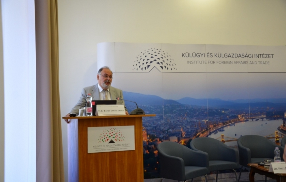 Azərbaycanla Macarıstan arasında diplomatik əlaqələrin qurulmasının 30 illiyinə həsr edilmiş hibrid konfrans keçirilib VİDEO