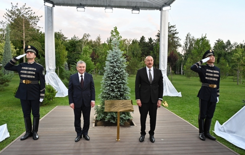 Президенты Азербайджана и Узбекистана посадили дерево в Аллее почетных гостей ВИДЕО