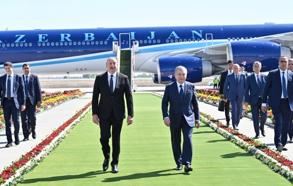 Usbekistan: Präsident Ilham Aliyev in Urganch eingetroffen VIDEO