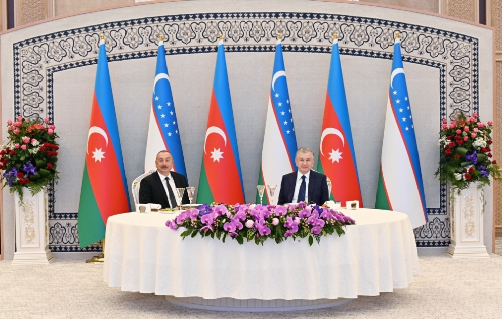 Offizieller Empfang zu Ehren von Präsident Ilham Aliyev in Chiwa VIDEO