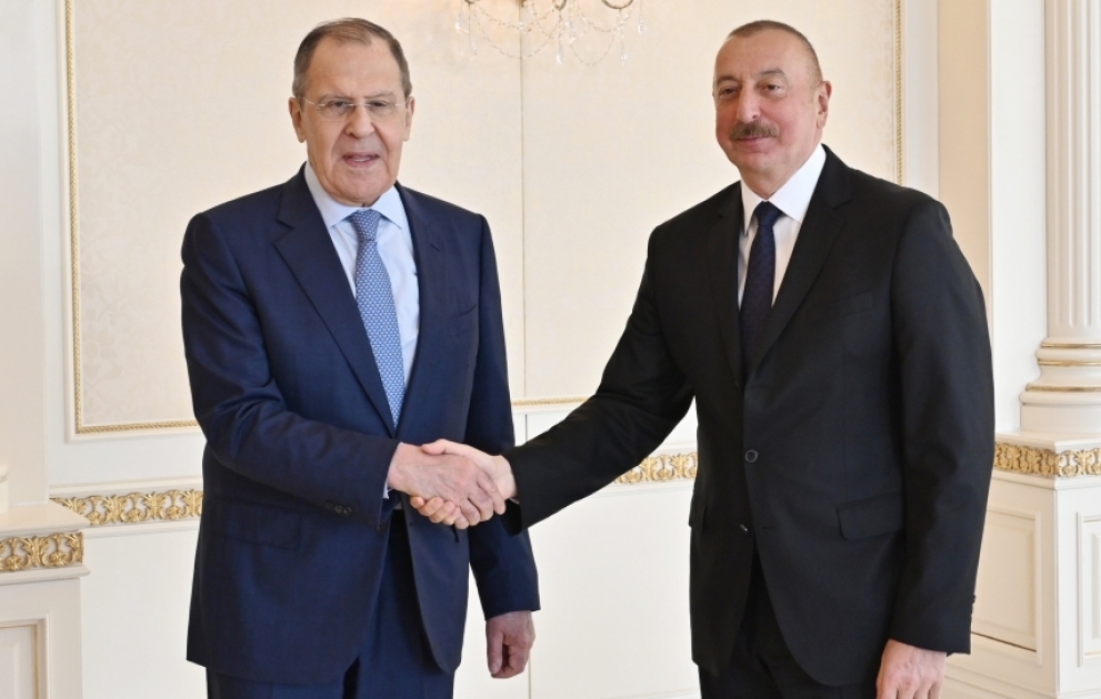 Präsident Ilham Aliyev empfängt russischen Außenminister VIDEO