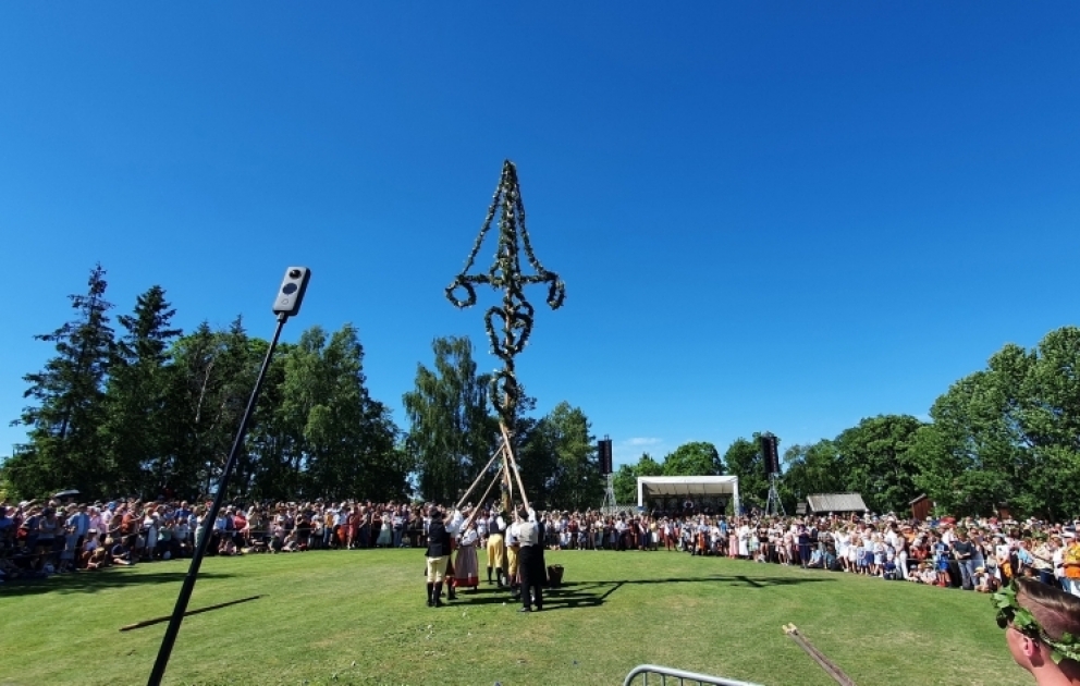 İsveçdə iki il fasilədən sonra “Midsommar” bayramına həsr olunan tədbirlər başlayıb VİDEO