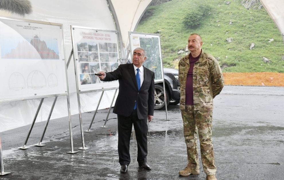 Le président azerbaïdjanais visite le chantier de deux tunnels dans la région de Göygöl VIDEO