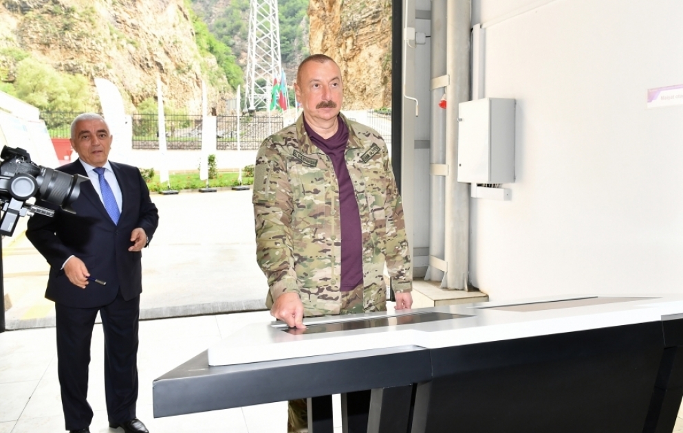Kelbadschar: Präsident Ilham Aliyev weiht Kleinwasserkraftwerk “Kelbadschar-1“ ein VIDEO