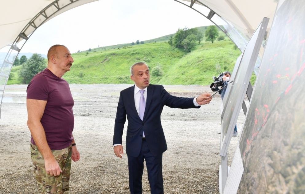 Latschin: Präsident lham Aliyev Projekt “Hakaritschay-Stausee“ vorgestellt VIDEO