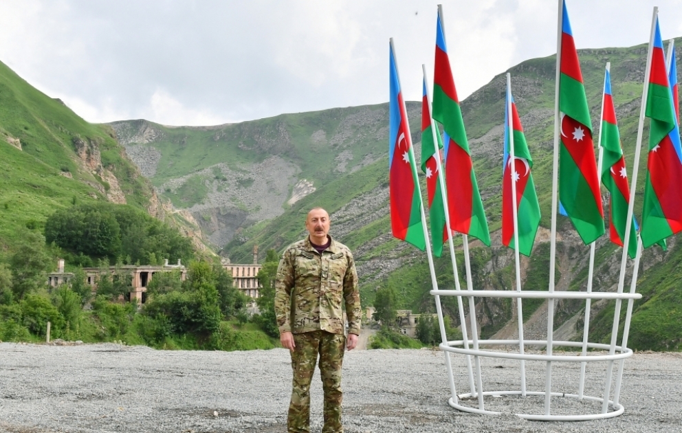 Kelbédjer : Ilham Aliyev pose la première pierre de la station thermale Istisu VIDEO