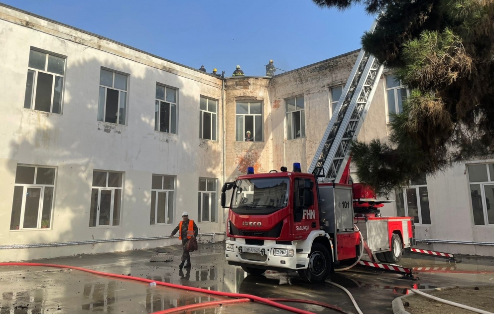 Sabunçuda orta məktəb binasında baş verən yanğın söndürülüb VİDEO