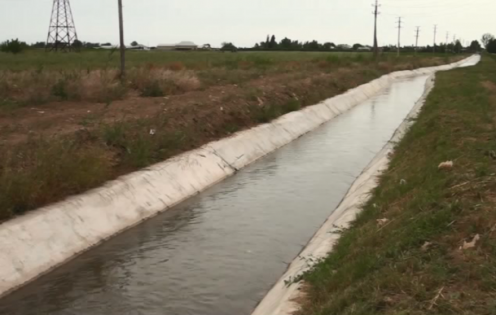 Beyləqanda əkin sahələrinin suvarılması üçün 1300 metr kanal beton üzlüyə alınıb VİDEO