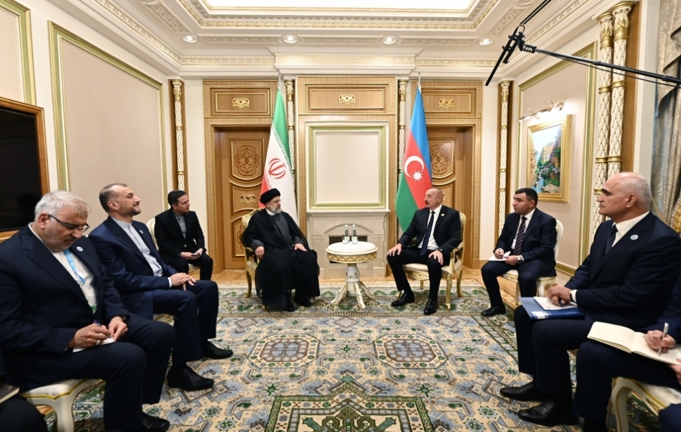 Le président azerbaïdjanais rencontre son homologue iranien à Achgabat VIDEO
