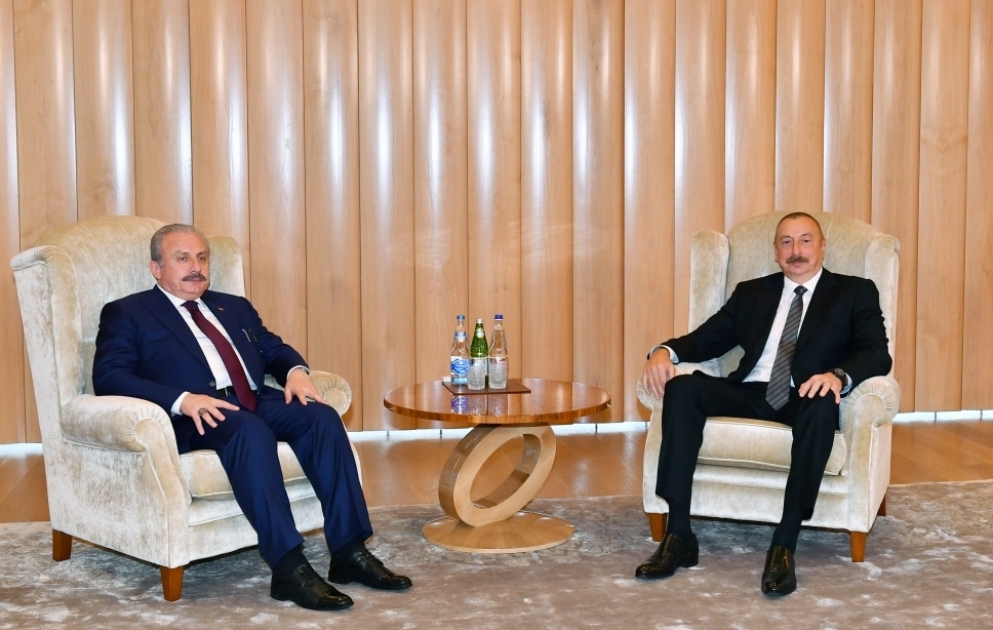 Präsident Ilham Aliyev empfängt türkischen Parlamentspräsidenten VIDEO