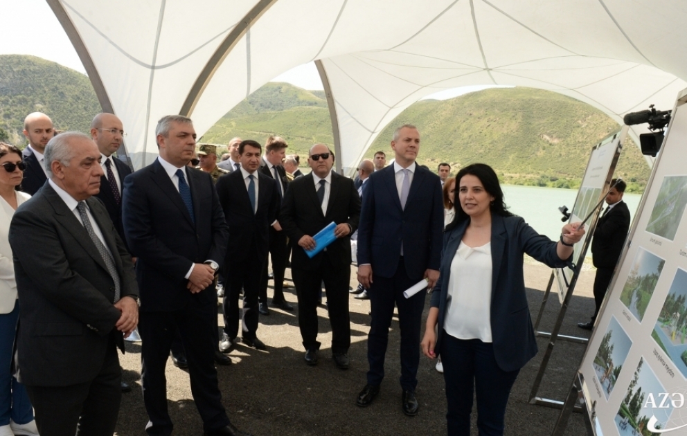 Baş nazir Əli Əsədovun və Prezident Administrasiyasının, Azərbaycan Respublikasının işğaldan azad edilmiş ərazilərində məsələlərin mərkəzləşdirilmiş qaydada həlli məqsədilə yaradılmış Əlaqələndirmə Qərargahının rəhbəri Samir Nuriyevin başçılığı altında aidiyyəti dövlət qurumlarının rəhbər şəxslərindən ibarət nümayəndə heyəti işğaldan azad olunmuş ərazilərə səfər edib FOTOLAR YENİLƏNİB VİDEO