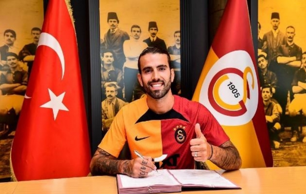 “Qalatasaray” klubu “Portu”nun futbolçusunu heyətinə qatıb VİDEO