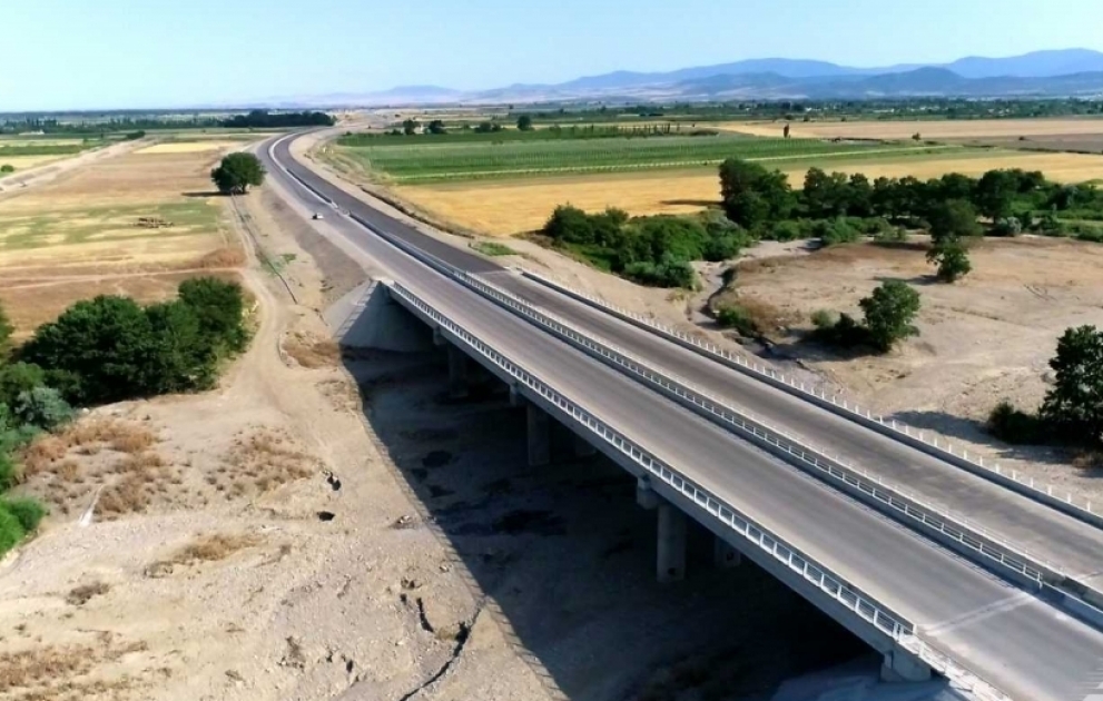Продолжается строительство новой автомобильной дороги Баку-государственная граница с Российской Федерацией ВИДЕО