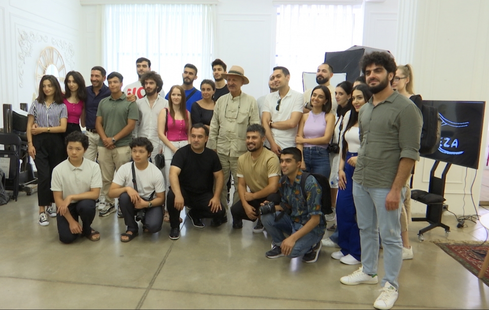 Dünyaşöhrətli fotoqraf Reza Deqati peşə sirlərini gənclərlə bölüşüb VİDEO