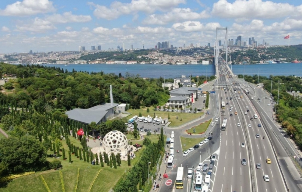 Türkiyədə insanlar İstanbulda yerləşən “15 iyul Xatirə Kompleksi”nə axın edirlər VİDEO