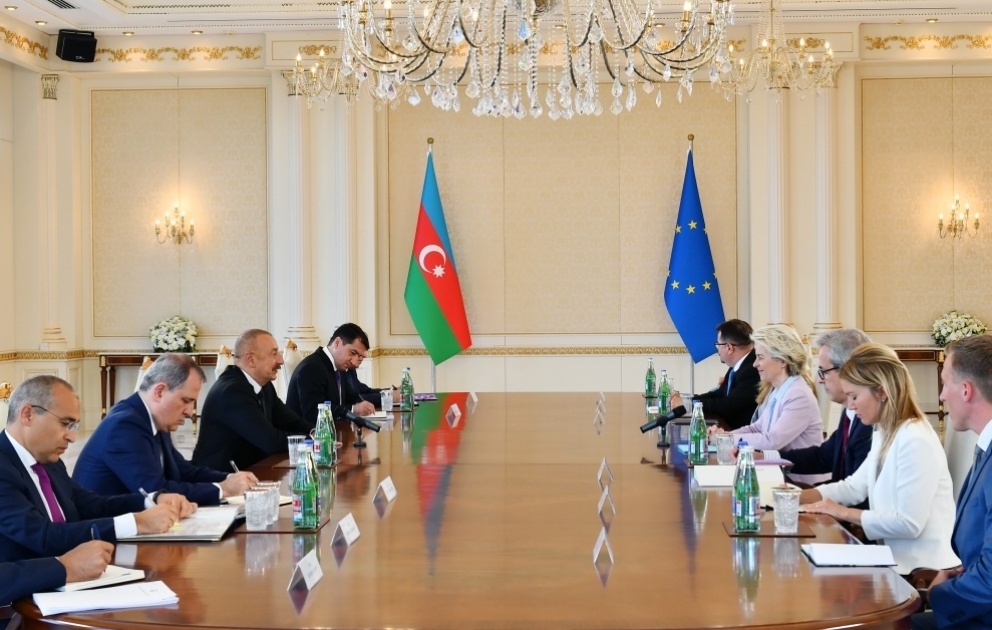Treffen zwischen Präsident Ilham Aliyev und der EU-Kommissionspräsidentin Ursula von der Leyen in erweitertem Format VIDEO