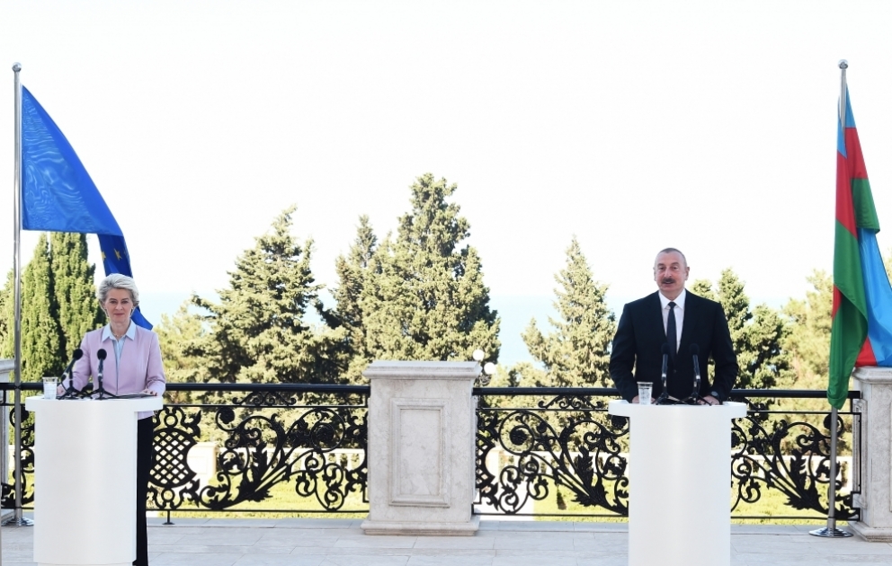Le président azerbaïdjanais et la présidente de la Commission européenne font des déclarations à la presse VIDEO