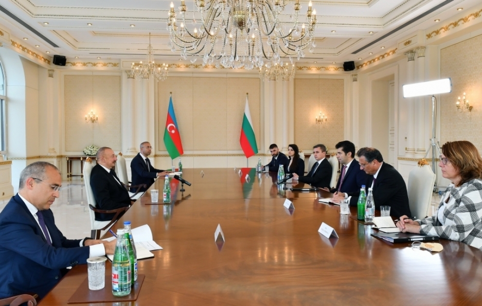 Treffen zwischen Präsident Ilham Aliyev und Bulgariens Premierminister Kiril Petkow in erweitertem Format VIDEO