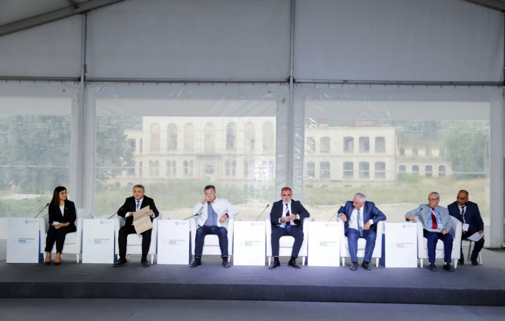 Beynəlxalq Media Forumu çərçivəsində “Azərbaycan mətbuatında Şuşa izi” adlı panel iclası keçirilib VİDEO