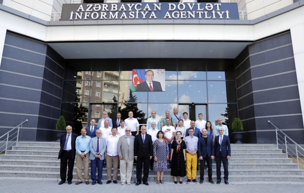 Beynəlxalq Media Forumun xarici ölkələrdən gələn iştirakçıları AZƏRTAC-da olublar VİDEO