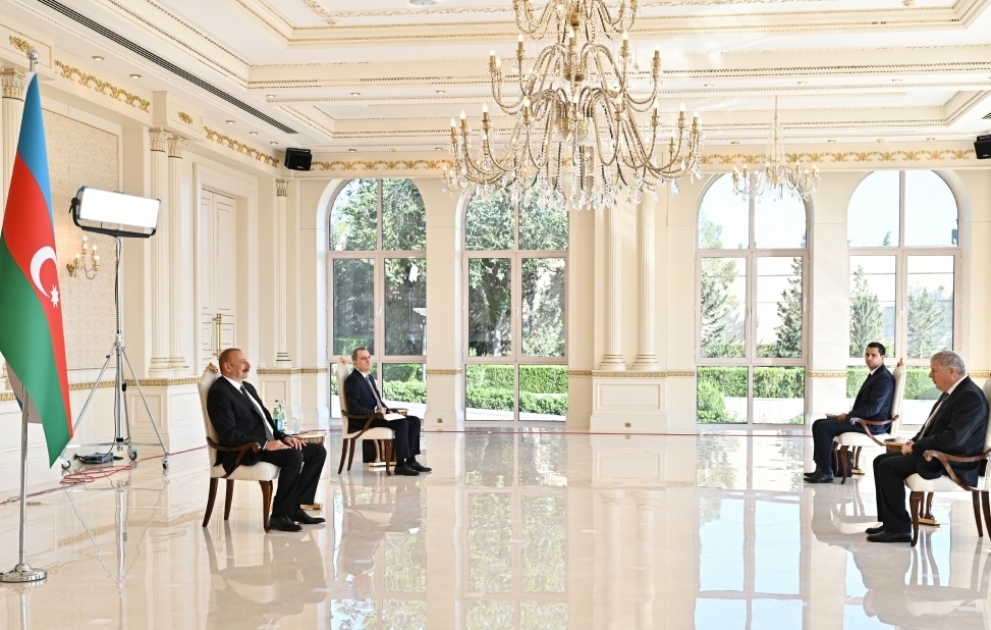 Neuer Botschafter der Slowakei überreicht Präsident Ilham Aliyev sein Beglaubigungsschreiben VIDEO