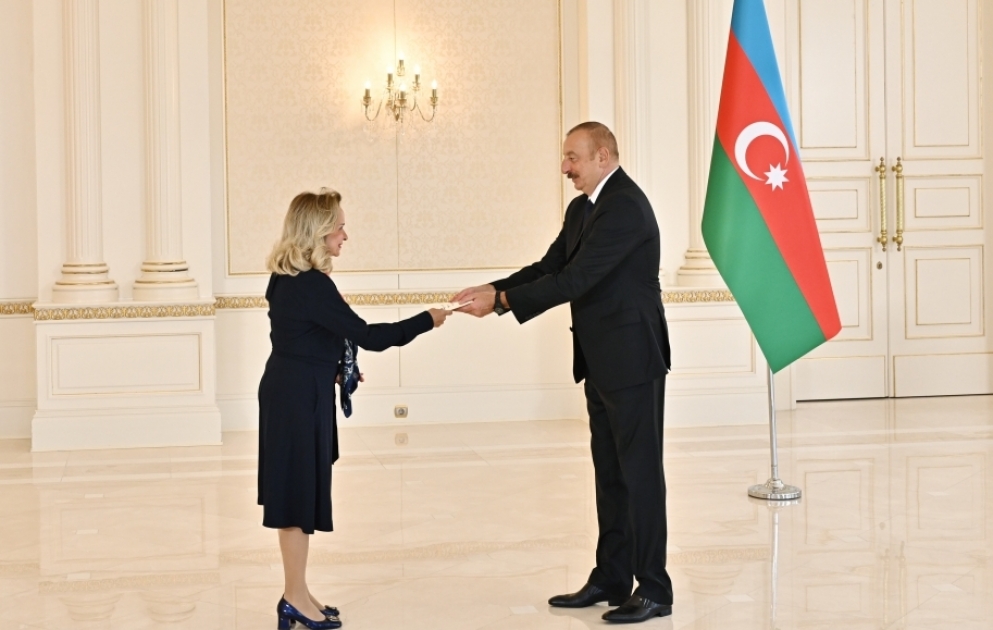 Prezident İlham Əliyev Panamanın Azərbaycanda yeni təyin olunmuş səfirinin etimadnaməsini qəbul edib YENİLƏNİB VİDEO