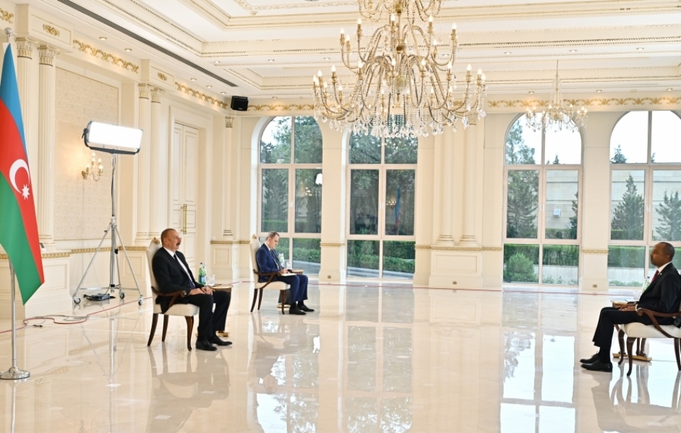 Prezident İlham Əliyev Ruandanın Azərbaycanda yeni təyin olunmuş səfirinin etimadnaməsini qəbul edib YENİLƏNİB VİDEO